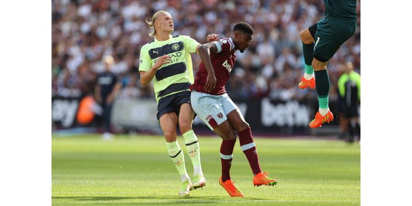 Premier-League-Debüt erzielt einen Doppelpack